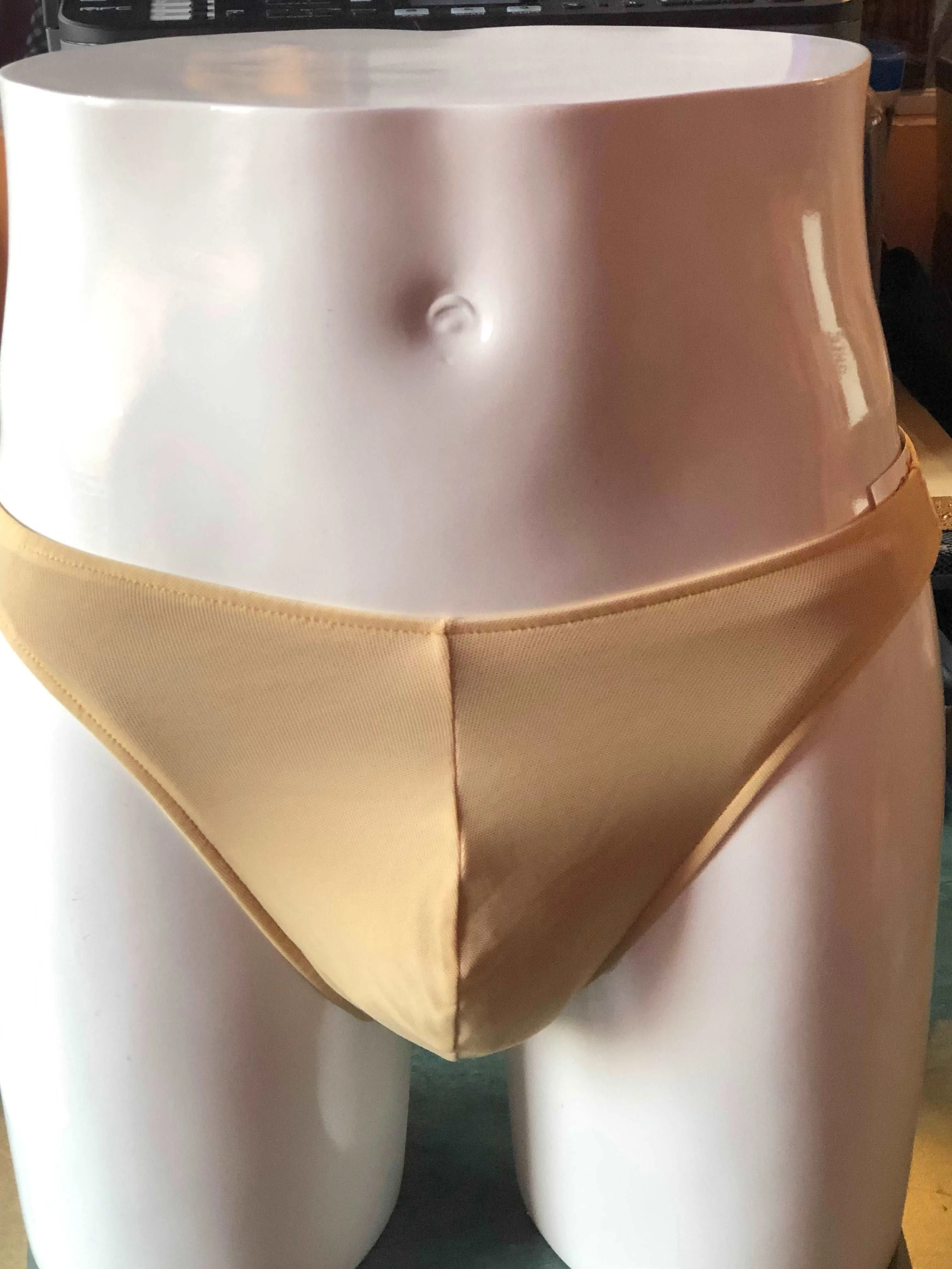 BT MEN'S MESH-LINED THONG