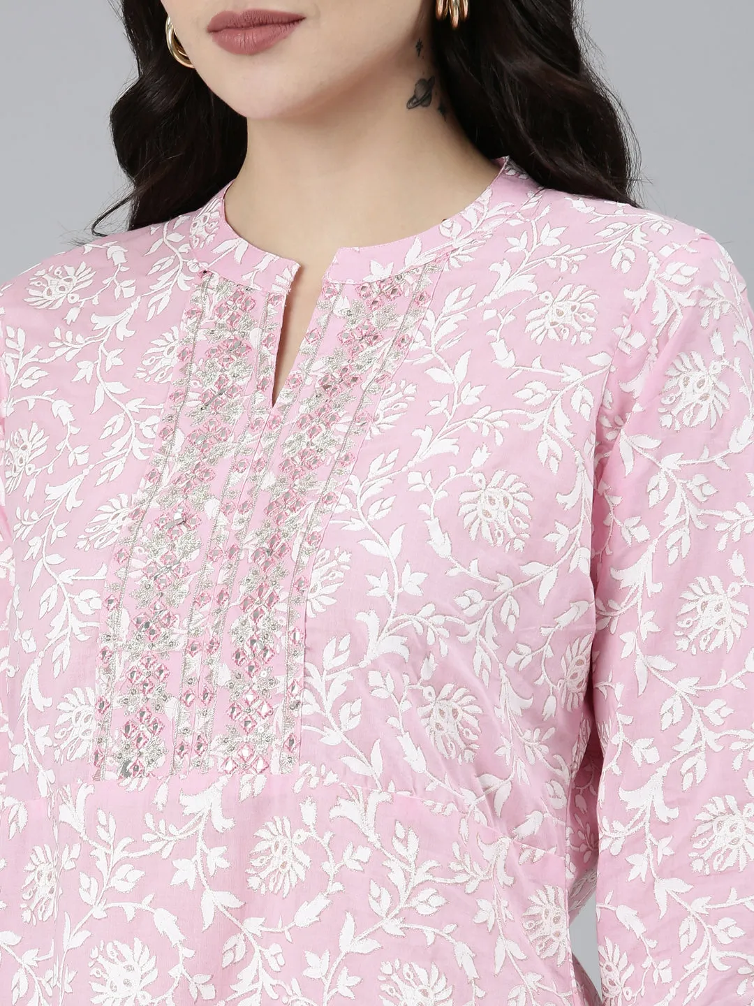 Neeru's Pink Regular Straight Floral Kurtas